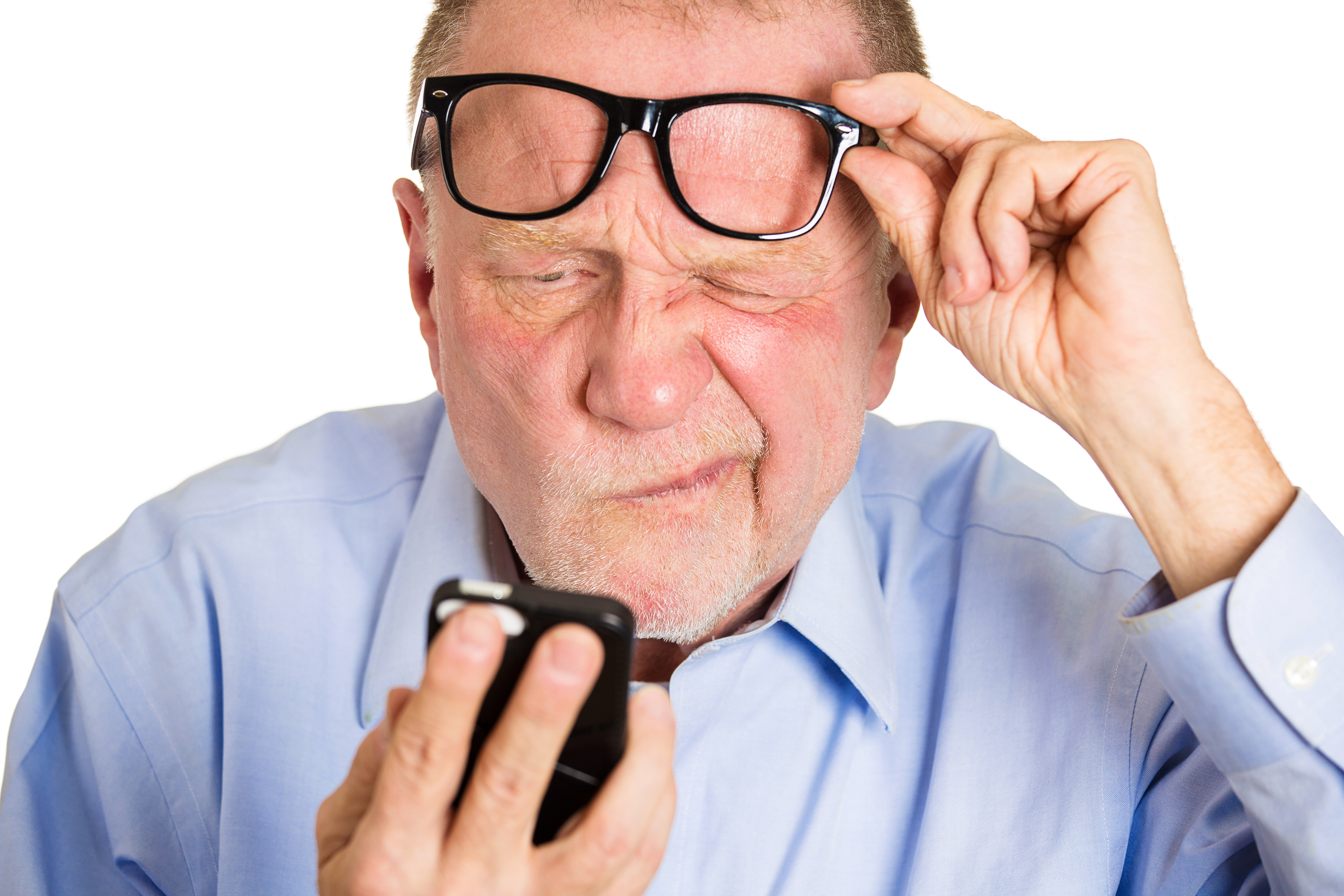 Заболевания слуха и зрения. Ухудшение зрения. Плохое зрение. Пожилые люди в очках.